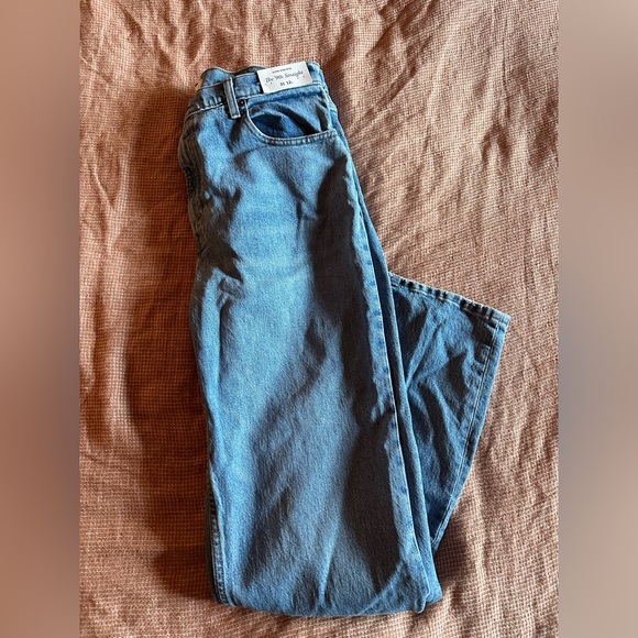 NWT Abercrombie Ultra High Rise 90s Straight Jeans long - Picture 5 of 6